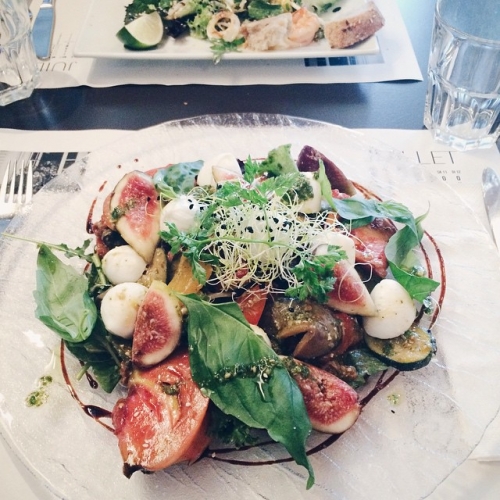 Salade de légumes grillés, figues et mozzarella au Café de Grancy, Lausanne