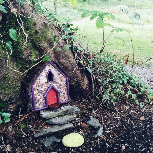 Road trip en Irlande – Maison de fée dans les bois de Derrynane Castle