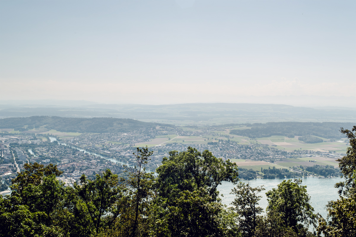 Vue sur Bienne depuis la colline de Macolin / Magglingen