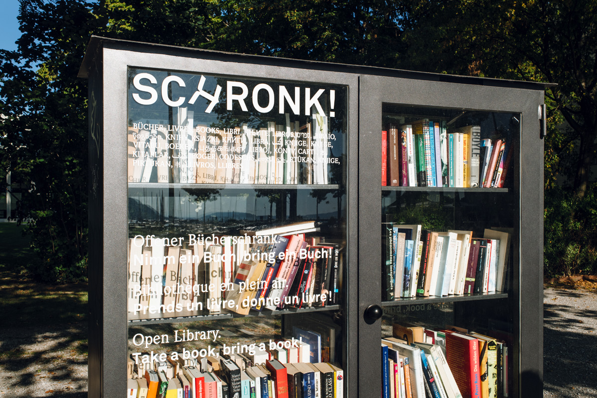 SCHRONK ! Une bibliothèque en plein air au bord du lac de Bienne