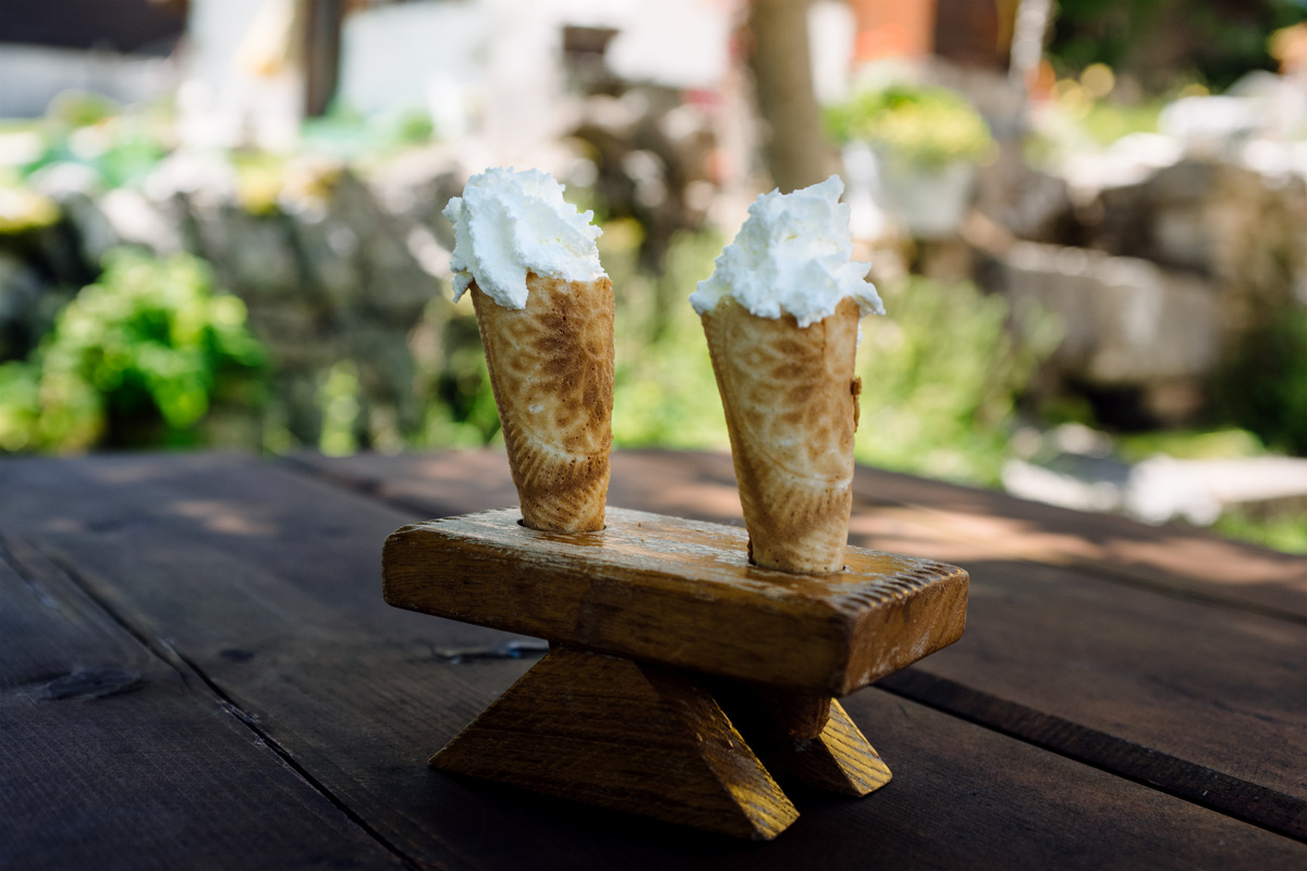 La Chaux-de-Fonds – Cornets à la crème au restaurant de la Grébille