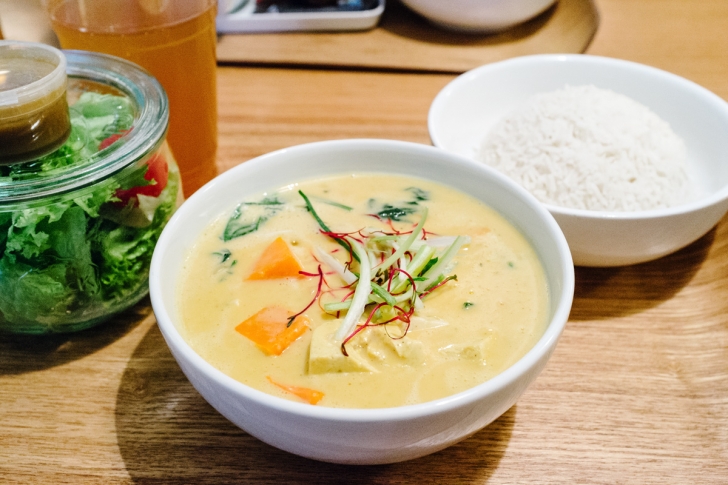 Curry végétalien au tofu et à la courge