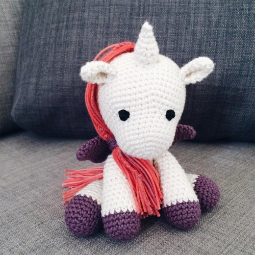 George, la petite licorne crochetée