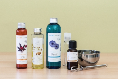 Démaquillant pour les yeux à l'eau de bleuet, huile d'amande douce et huile de ricin