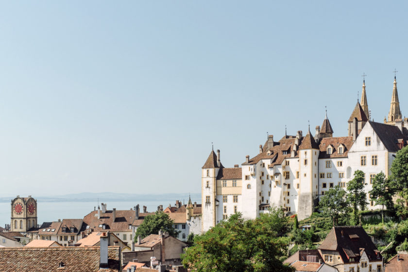 Neuchâtel – Vue sur le château, la vieille ville et le lac