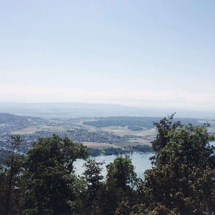Vue sur le Seeland depuis la colline de Macolin