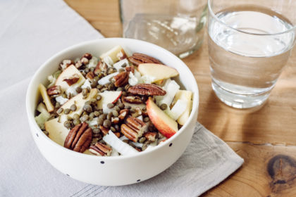 Salade de lentilles vertes, pomme et noix de pécan