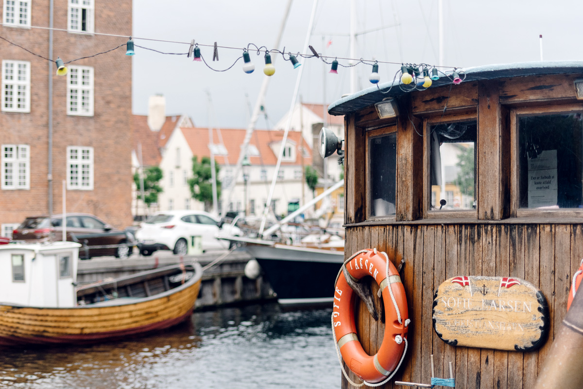 Copenhague, bâteaux amarés le long des quais de Christianshavn