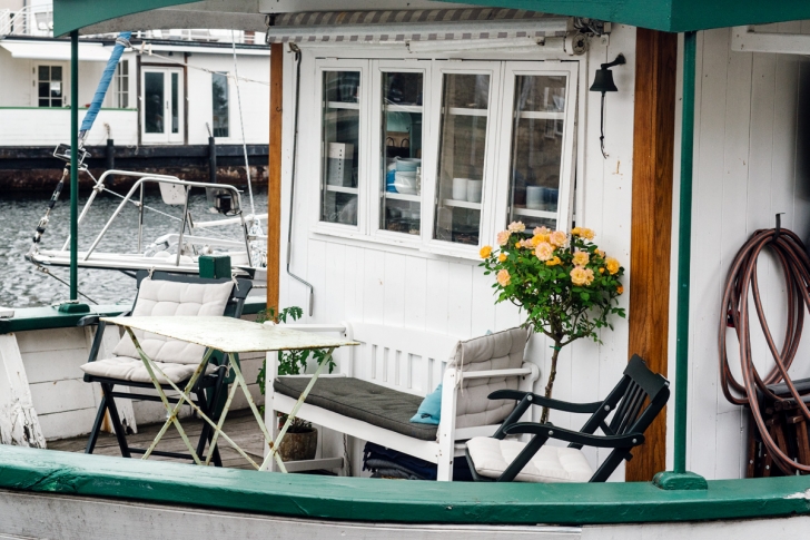 Copenhague, bâteaux amarés le long des quais de Christianshavn