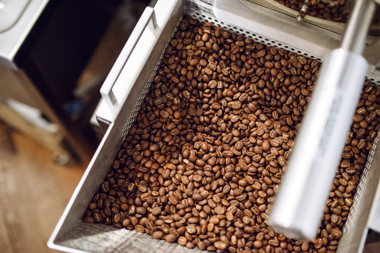 Vieille ville de Bienne – Kafoj, manufacture de café – Grains de café fraîchement torréfiés