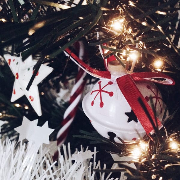 Décoration de Noël sur notre petit sapin