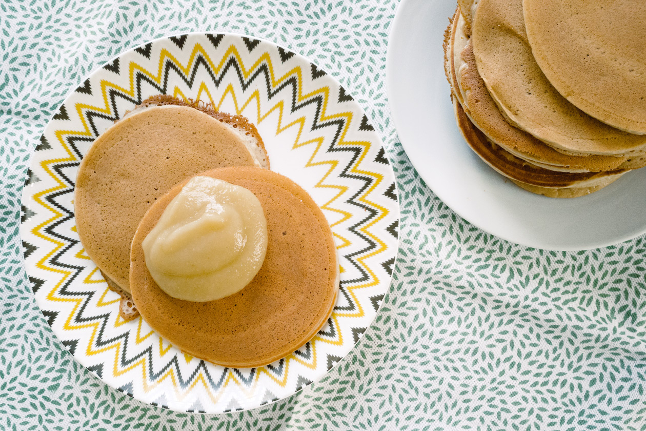 Pancakes végétaliens et compote de pommes