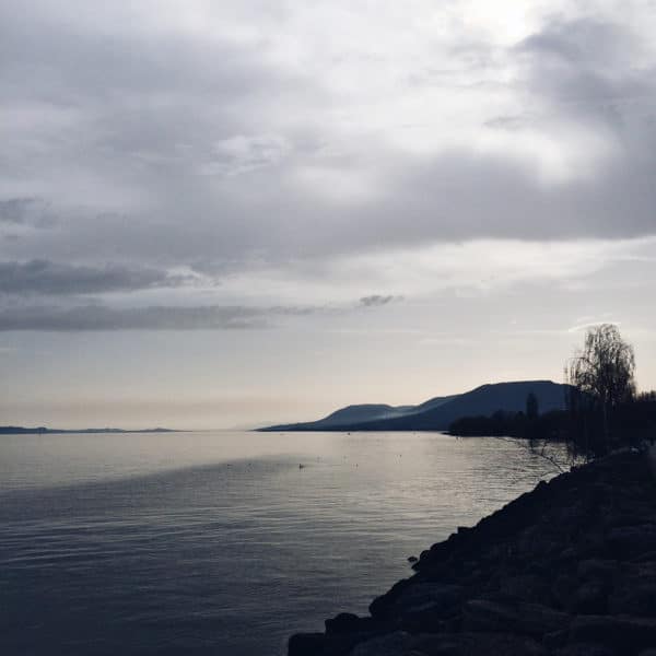 Fin de journée au bord du lac de Neuchâtel
