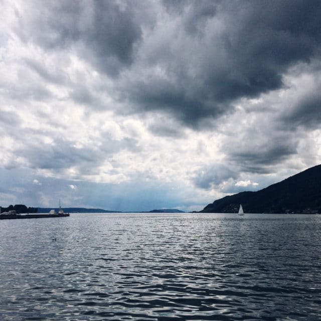 Ciel nuageux au-dessus du lac de Bienne