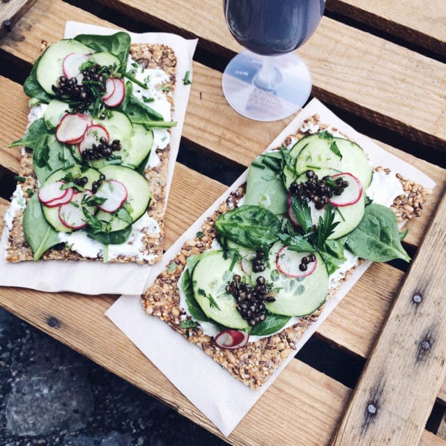 Repas végane au First Friday, dans la vieille ville de Bienne