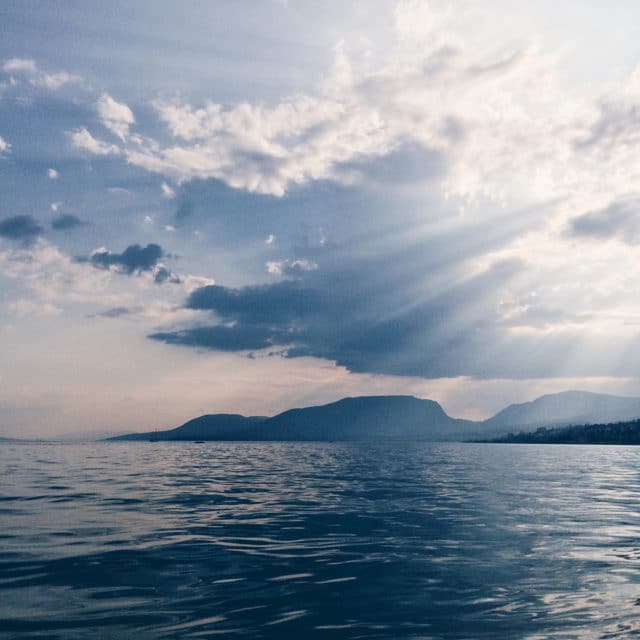 Lumière de fin de journée au bord du lac de Neuchâtel