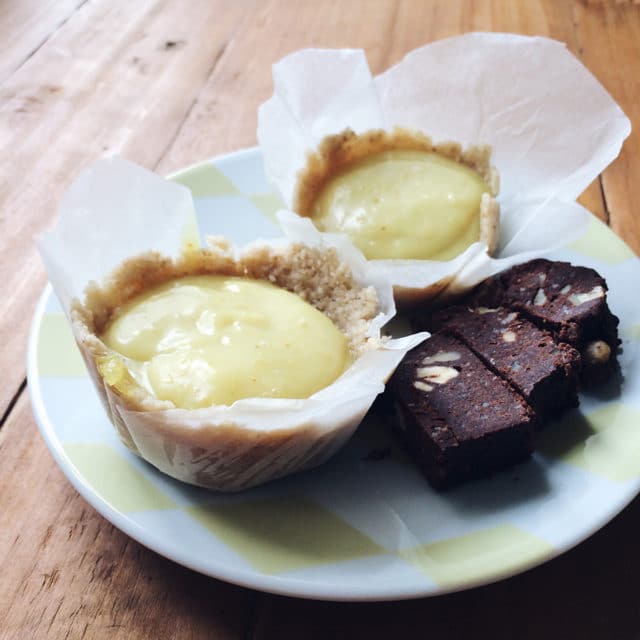 Gourmandises préparées lors d'un atelier de pâtisserie végétalienne