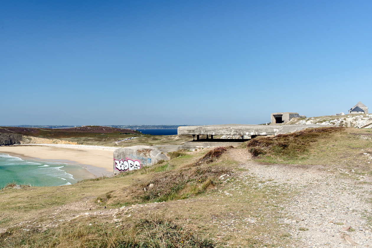 Bretagne: vestiges de bâtiments militaires de la Seconde Guerre Mondiale à Camaret-sur-Mer