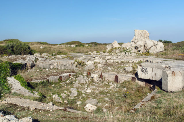 Bretagne: vestiges de bâtiments militaires de la Seconde Guerre Mondiale à Camaret-sur-Mer