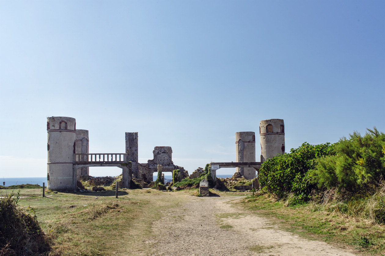 Bretagne: ruines du manoir de Saint-Pol-Roux à Camaret-sur-Mer