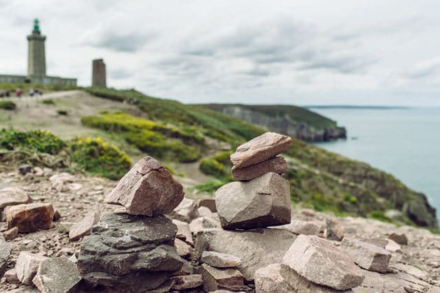 Bretagne, empilement de pierres au Cap Fréhel