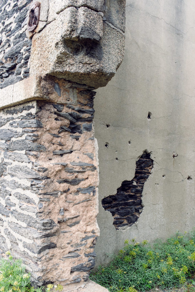 Bretagne: ruines du fort militaire de l'Îlot des Capucins, sur la presqu'île de Crozon