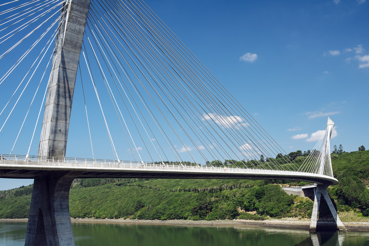 Bretagne: le pont de Térénez, sur la presqu'île de Crozon