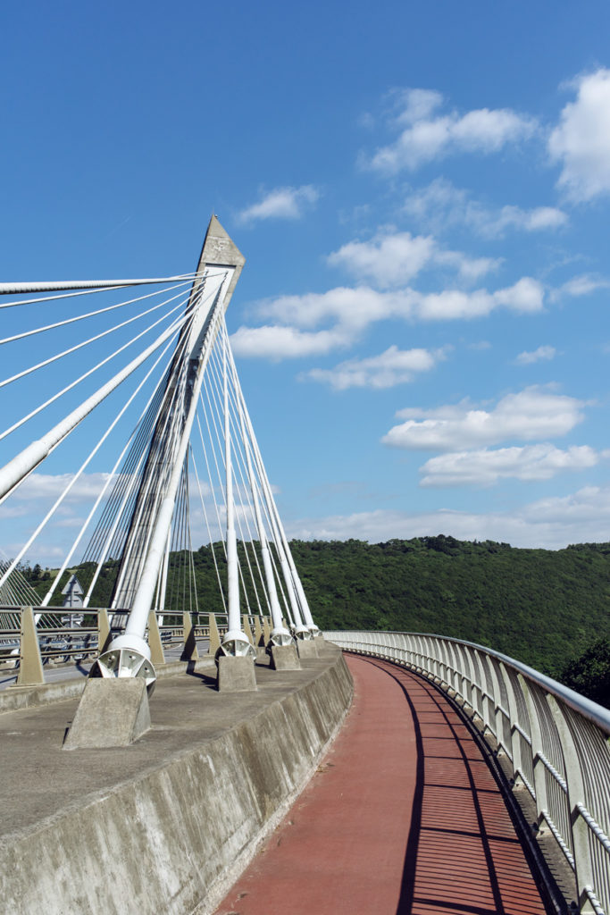 Bretagne: le pont de Térénez, sur la presqu'île de Crozon