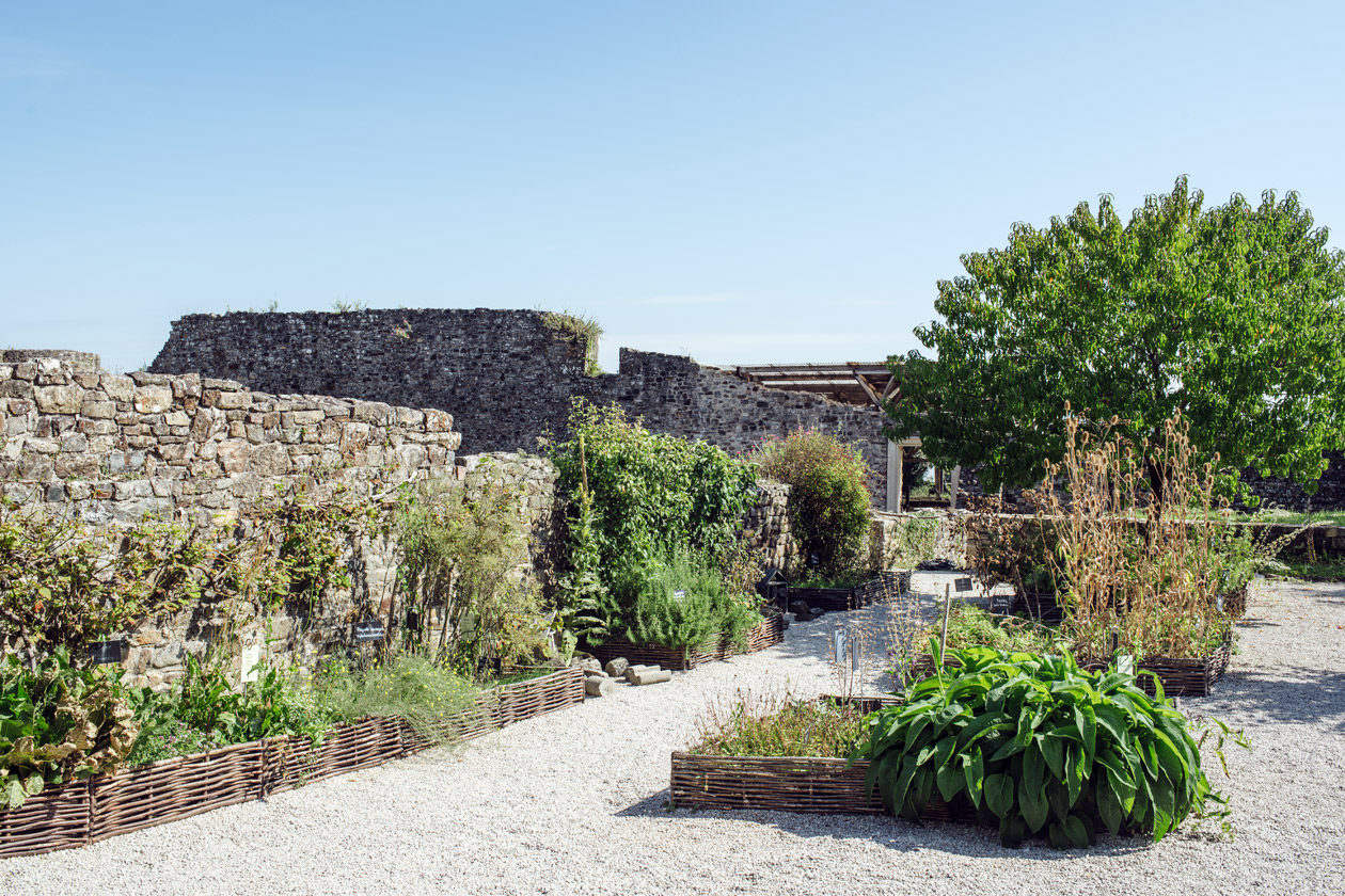 Bretagne: ancienne abbaye de Landévennec