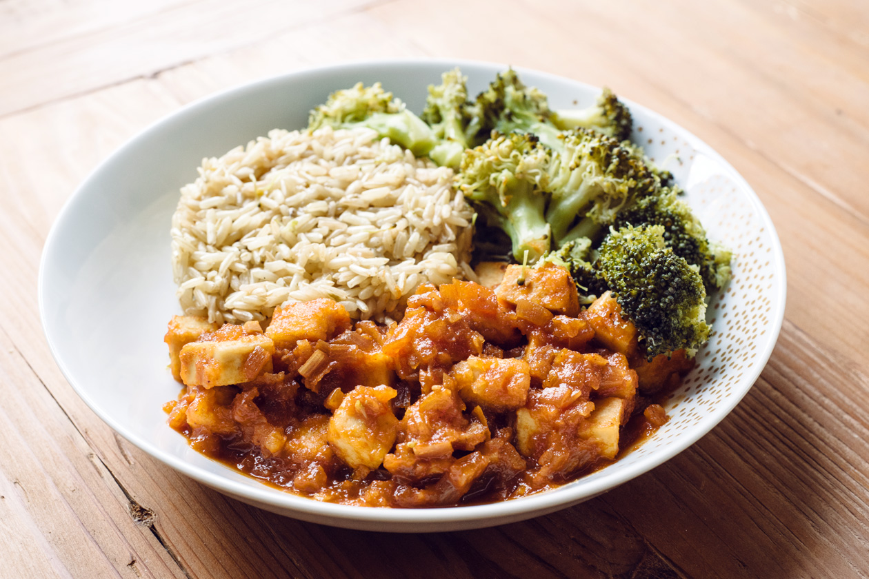 Tofu général Tao, riz complet et brocoli