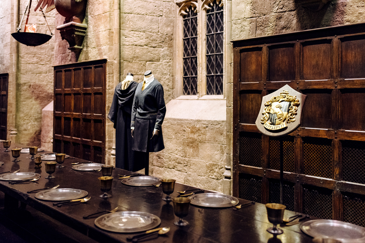 Visite des Studios Harry Potter à Londres – Le grand hall de Poudlard, table de la maison Poufsouffle