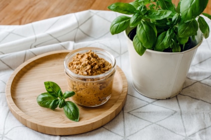 Pesto rosso végétalien aux graines de tournesol