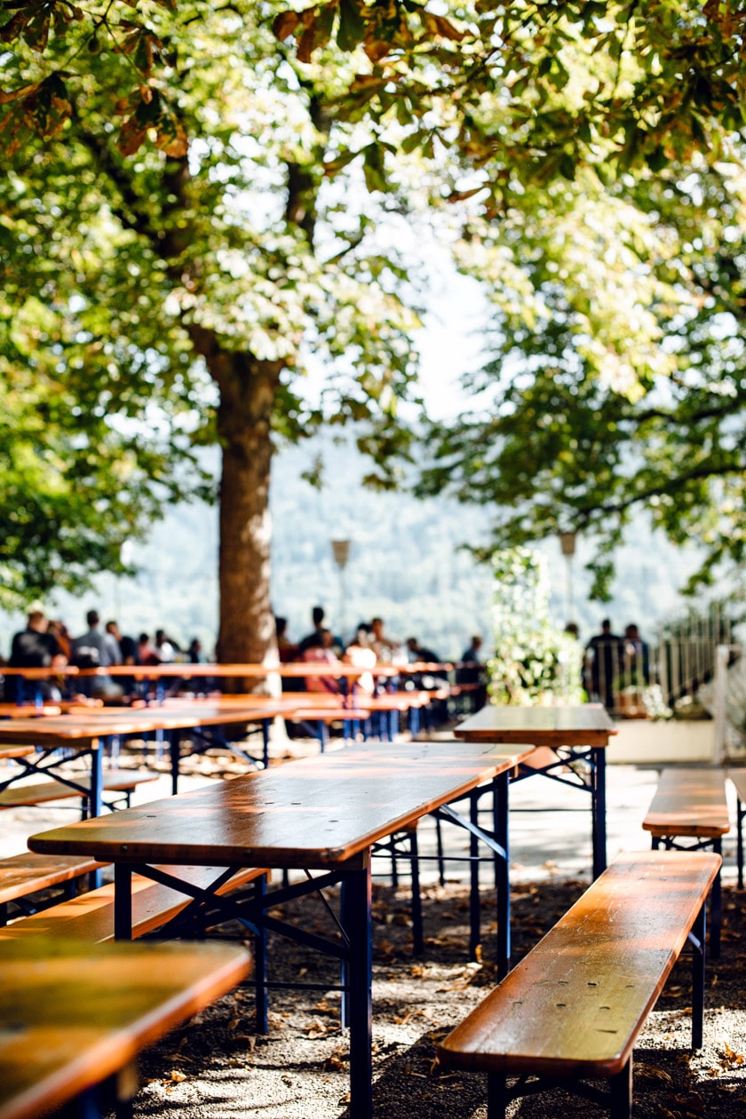 Freiburg im Breisgau – Biergarten situé en bas de la montée du Schlossberg