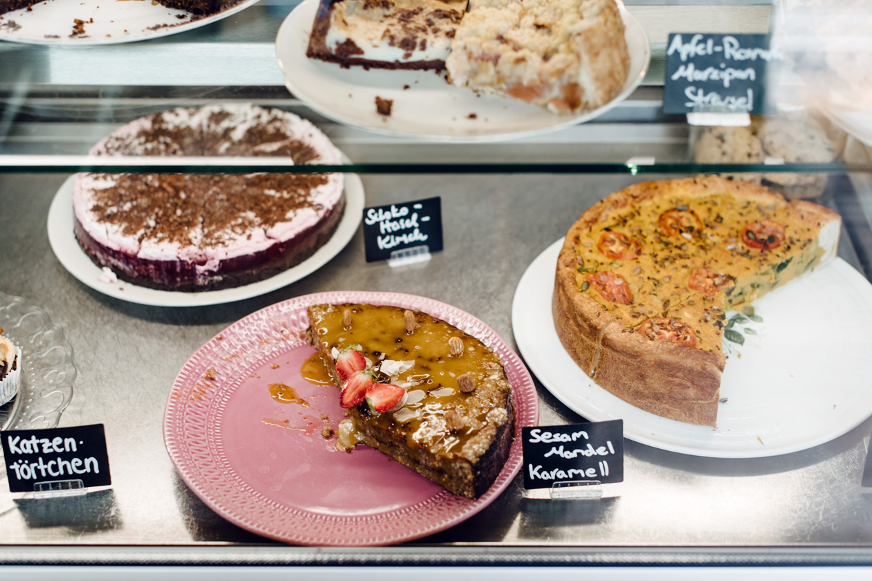 Gâteaux et quiches végétaliennes chez Pausenraum, à Freiburg im Breisgau