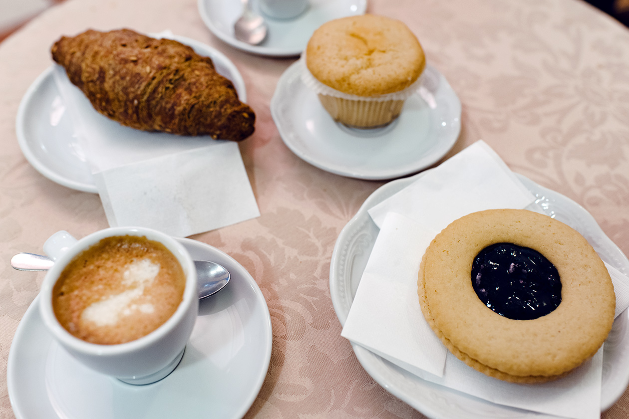 Patisseries végétaliennes et macchiato au lait de soja, Pasticceria Ponte delle Paste à Venise