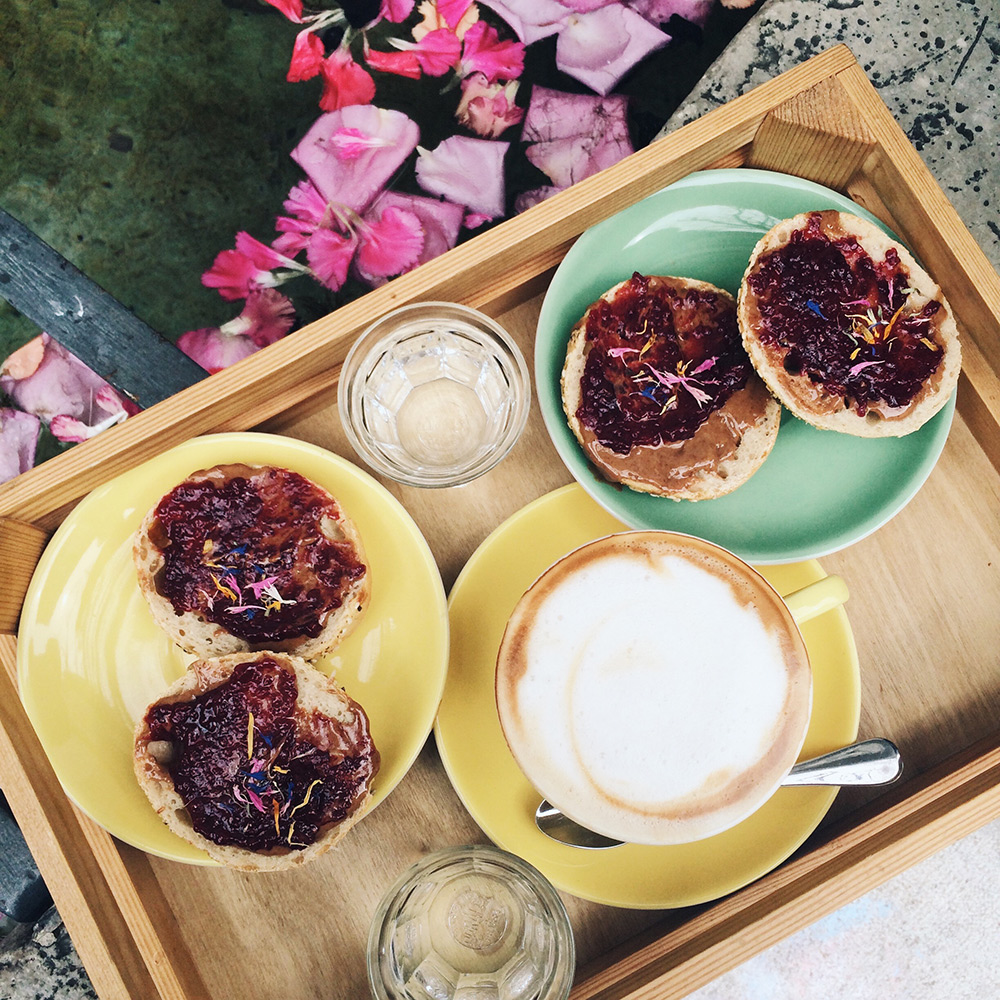 Petit déjeuner dans la vieille ville de Bienne