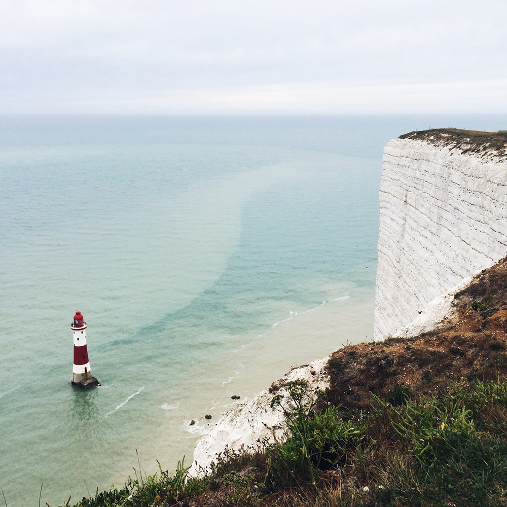 Falaises et phare de Beachy Head, dans le sud de l'Angleterre
