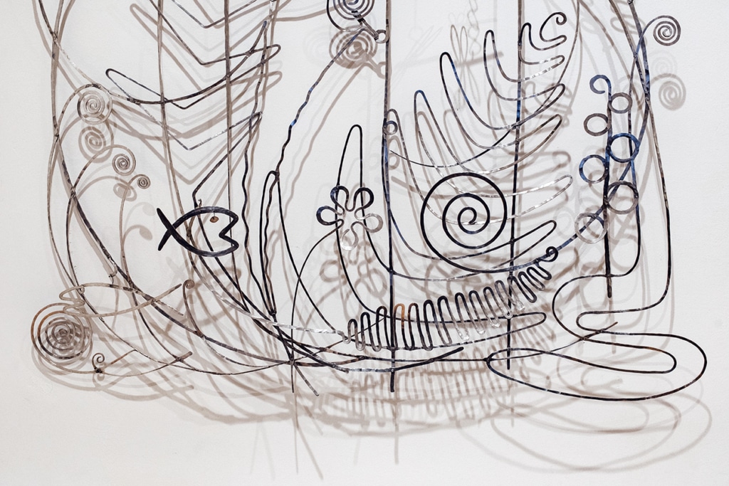 Venise, Collection Peggy Guggenheim – Tête de lit en feuilles d'argent découpées réalisée par Alexander Calder