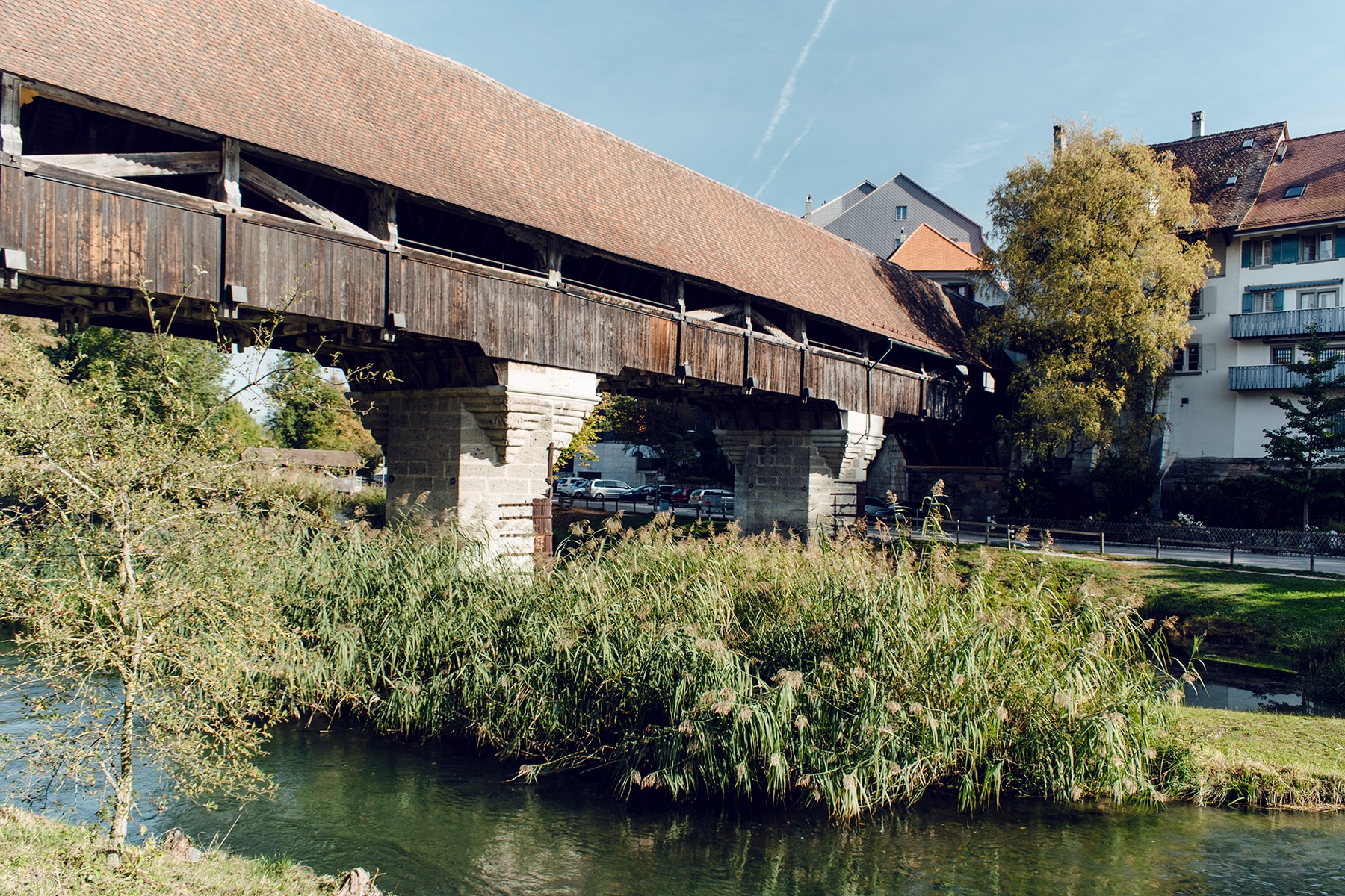 Pont en bois couvert qui permet l'accès au vieux bourg d'Aarberg