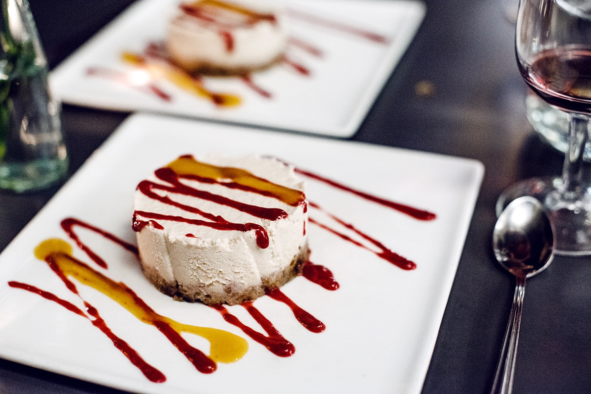 Repas végétalien à Genève: cheesecake coco cajou au Restaurant du Grütli