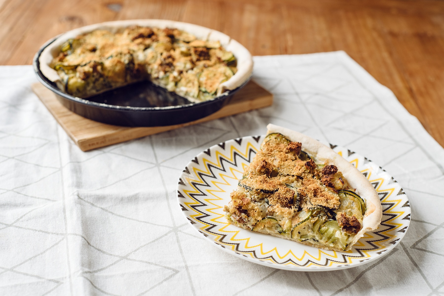 Quiche végétalienne aux courgettes et au tofu à l'ail des ours