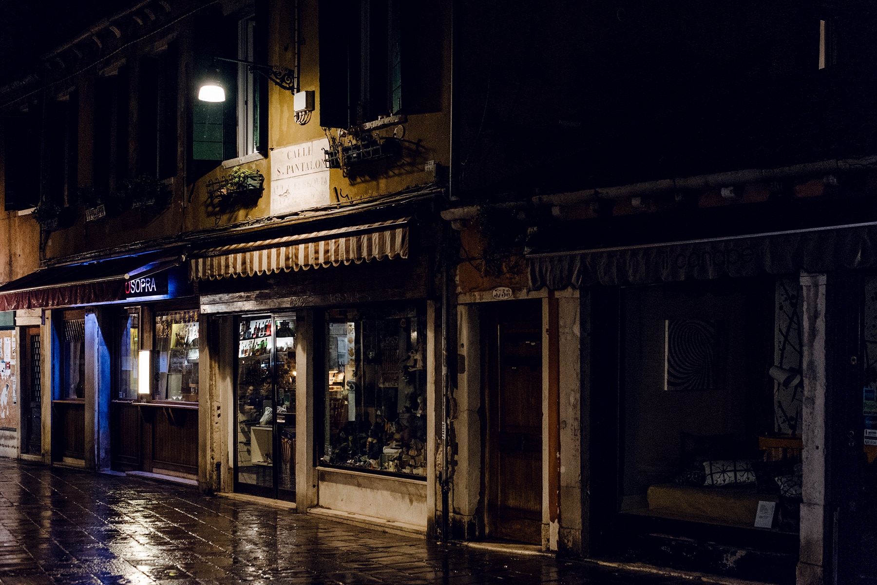 Balade nocturnes dans les rues de Venise
