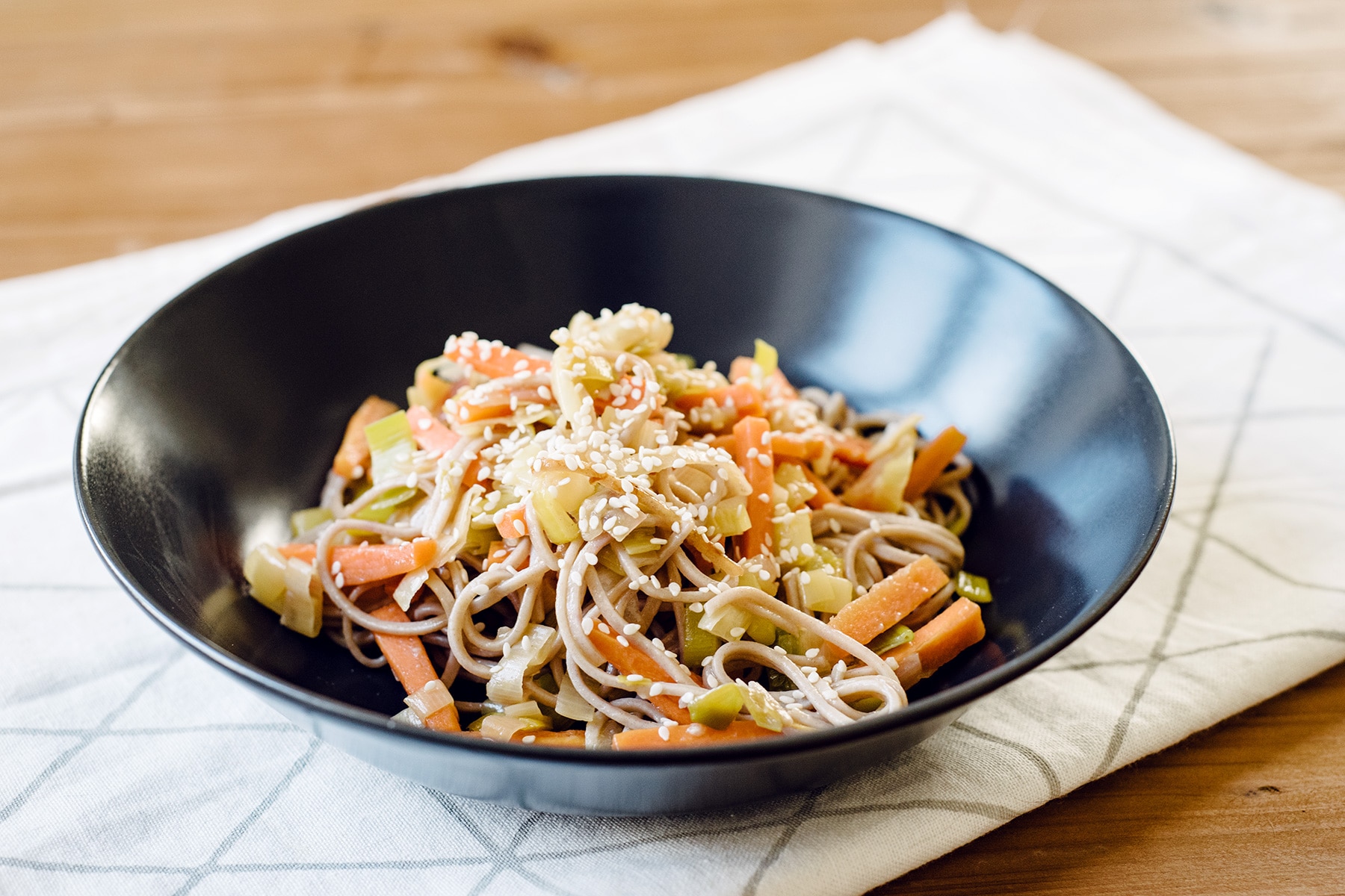 Wok de légumes et nouilles soba