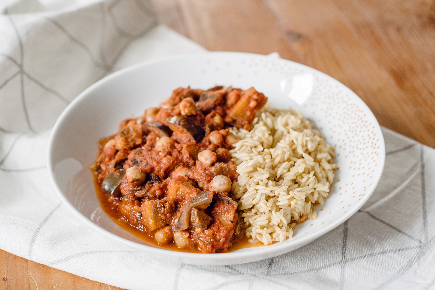 Aubergines à la sauce tomates et riz de Camargue