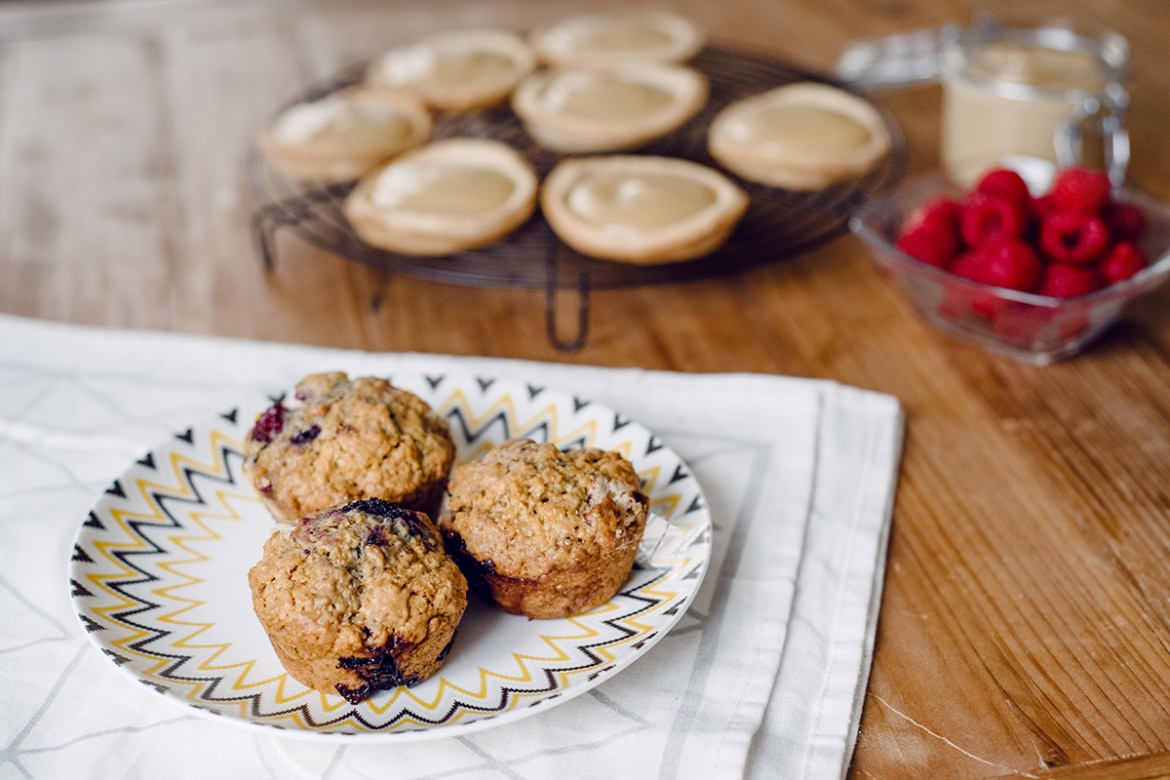 Muffins végétaliens aux mûres et au chocolat blanc